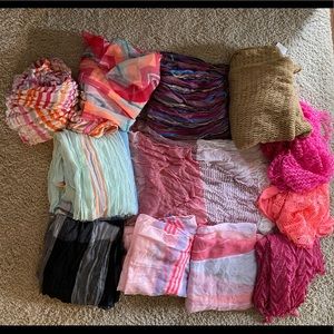 Lot of 12 scarves.